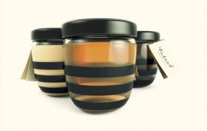 Simple can bee beautiful: Honey jar by Ah&Oh Studio
